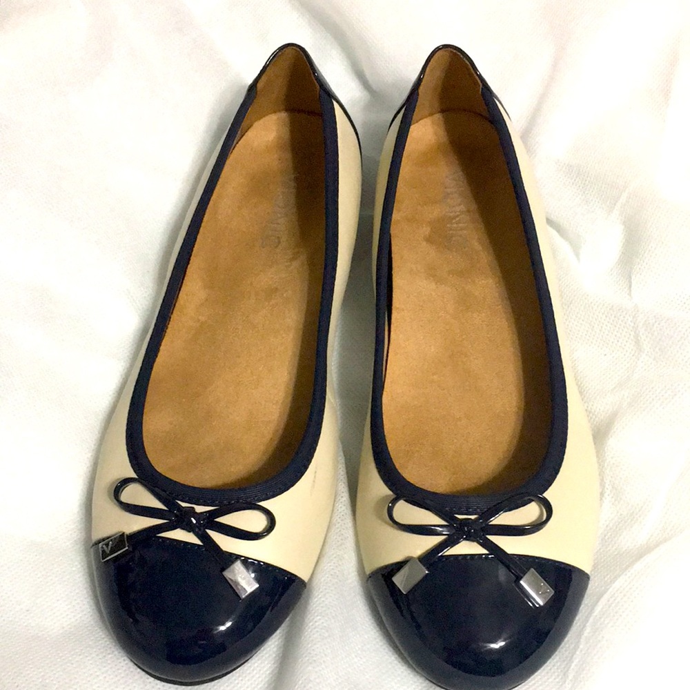 Vionic shoes, size 9.5